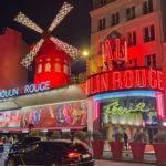 Moulin Rouge ve čtvrti Montmartre