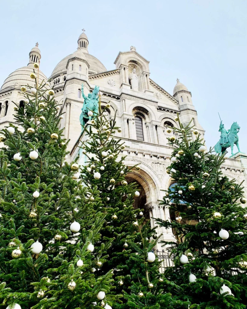 Bazilika Sacre Coeur a vánoce